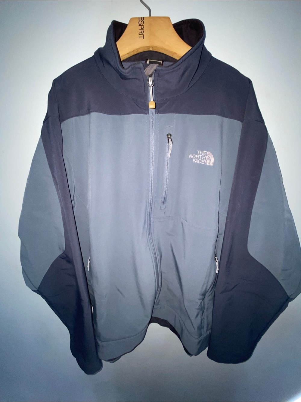 The North Face Men's Two-Tone lightweight Jacket